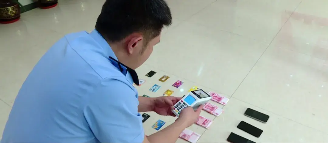 卖了手机卡去自首