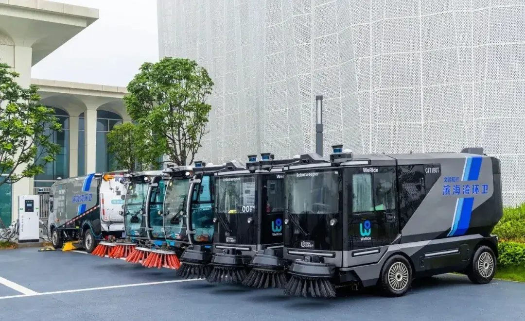 未来，该批无人环卫车投入运营后将覆盖滨海湾超85万平方米的道路保洁。#1