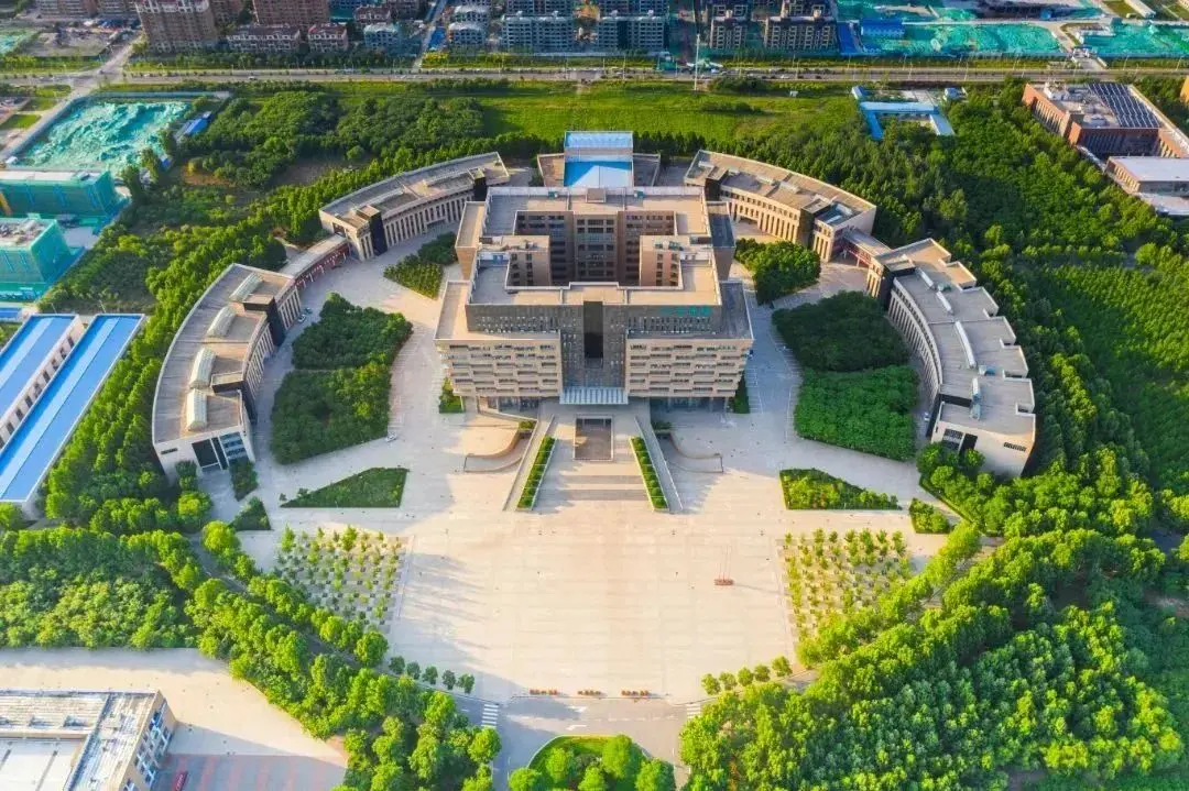 所有考生，欢迎报考淄博职业学院！