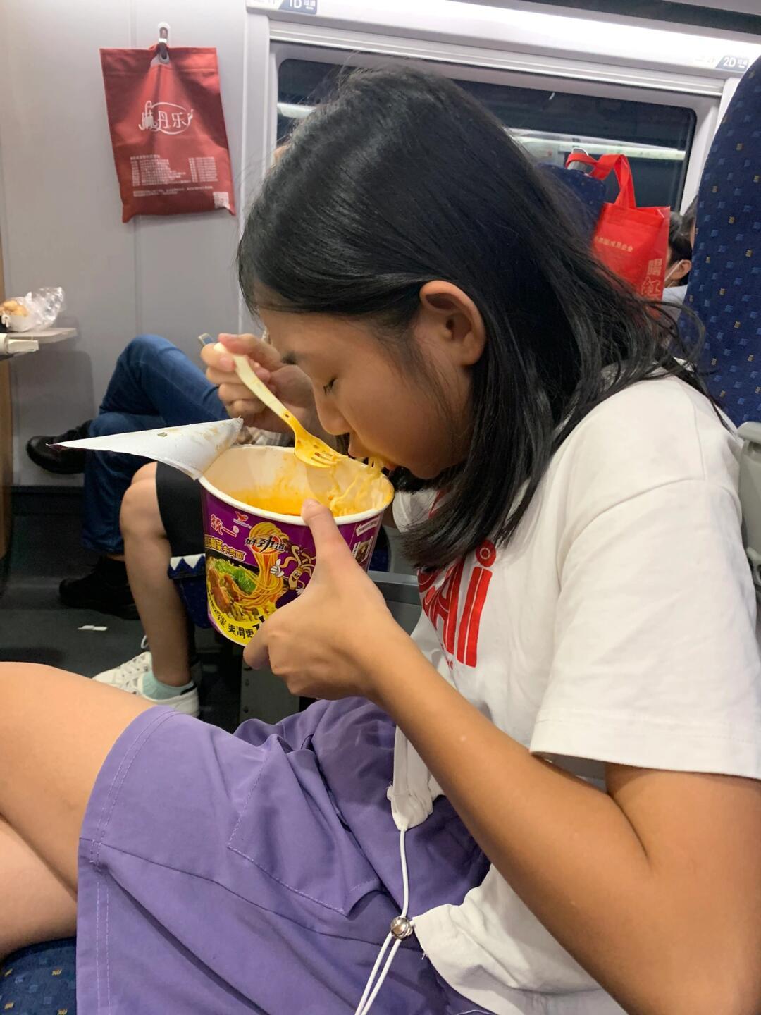 高铁泡面解惑：能吃吗？