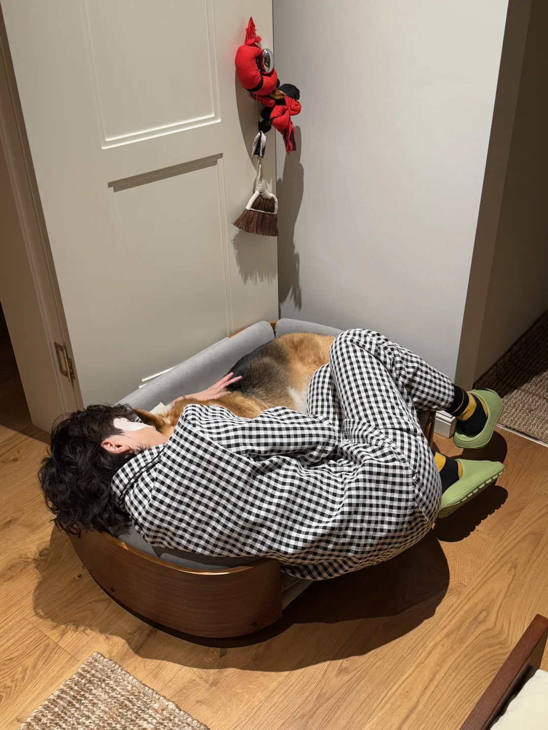 快8岁的孩子了 还要哄睡
