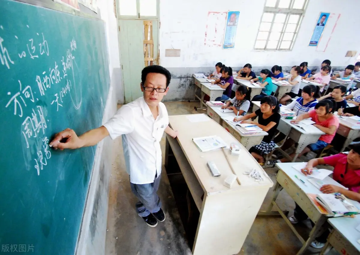 乡村教师通过自学考试，拿到11个本科文凭，真的值得提倡？
