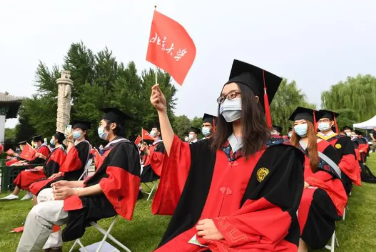 所以说用人单位在招聘的时候一般都会看学生的学位证和毕业证，这也是区