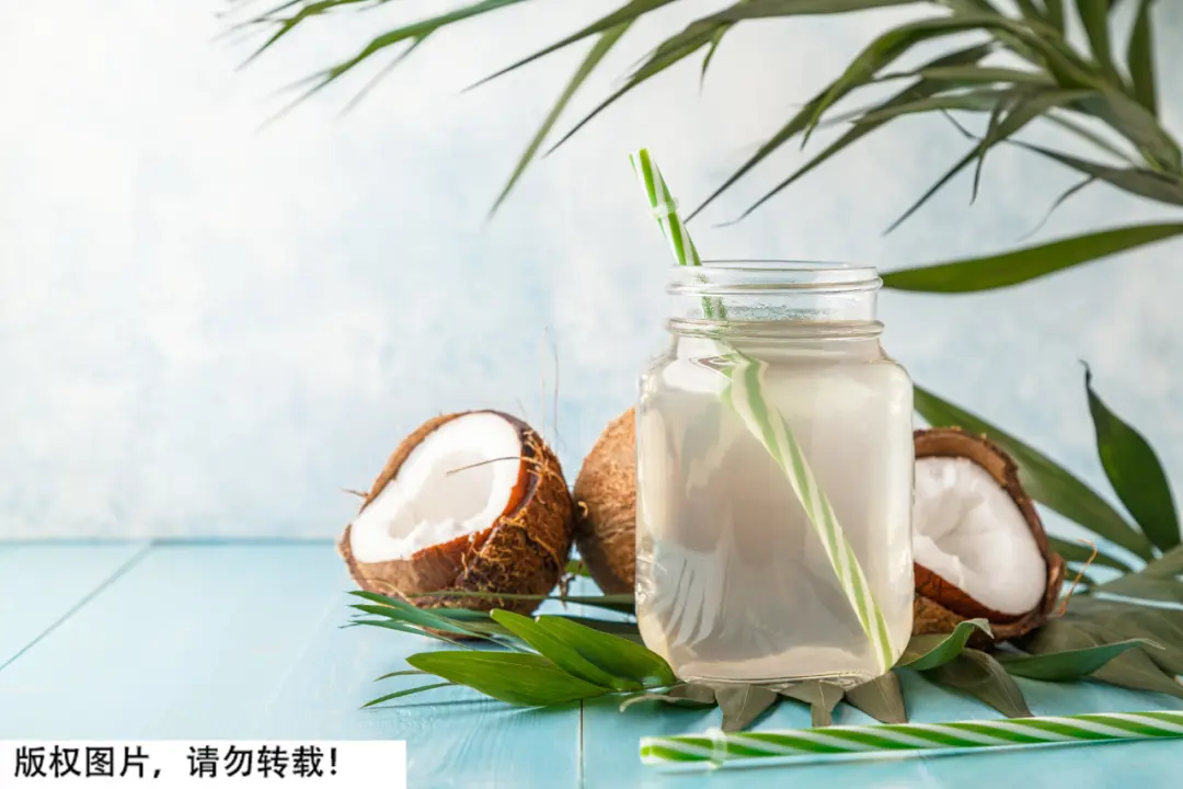 养物质丰富，包括糖类、矿物质、膳食纤维、氨基酸、维生素等多种成分。研究证明，椰子水对增强肾脏血液循环