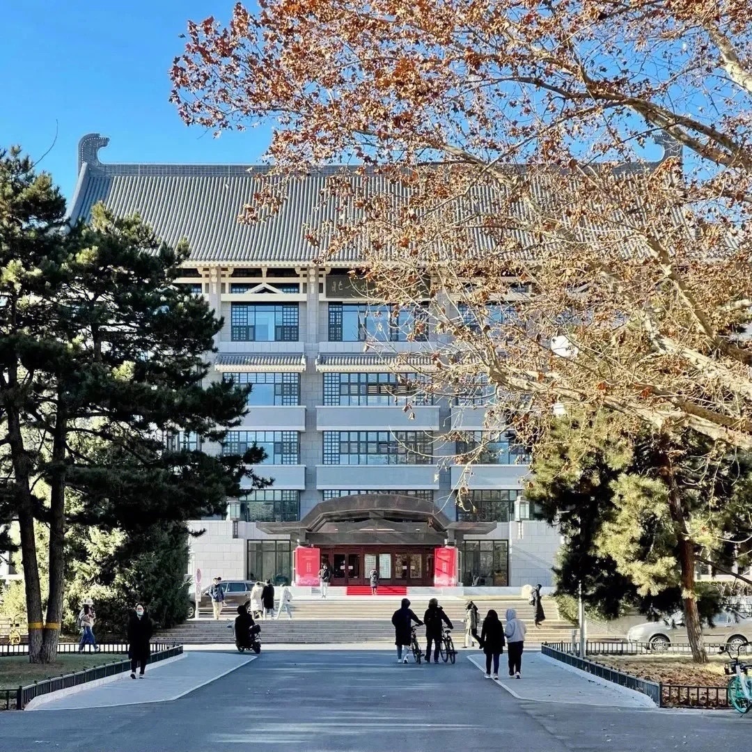 北京大学校园占地面积是多少亩？