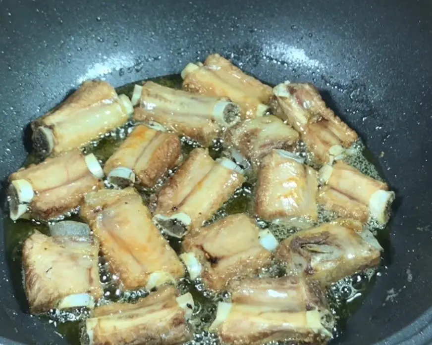 爆款美食教程：香辣孜然煎排骨