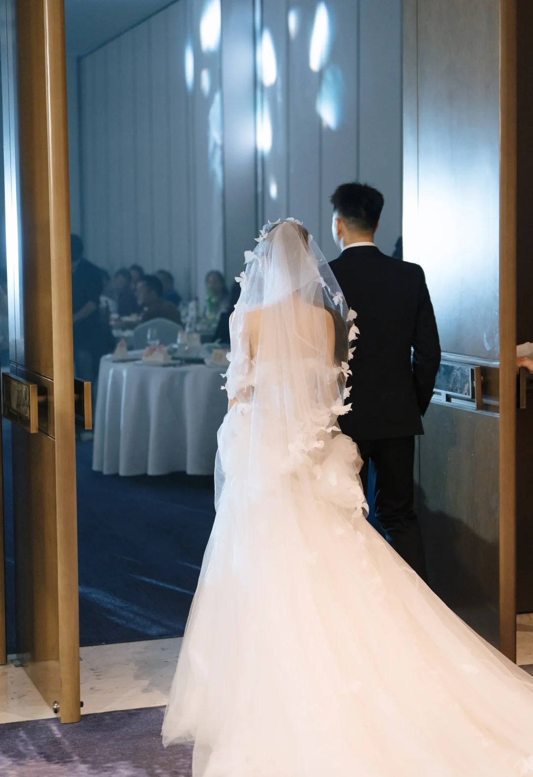 梦见自己结婚新郎却不是男朋友，梦境背后的情感探索